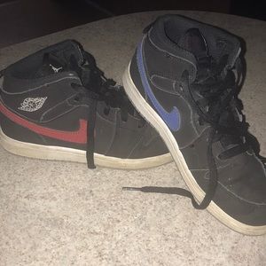 Boys Air Jordan’s size 2.5US!